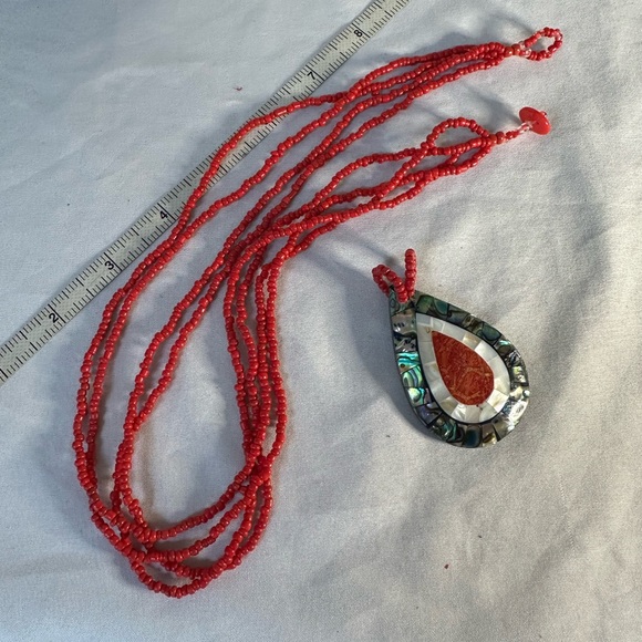Red seed bead abalone shell mosaic pendant necklace - Picture 7 of 8